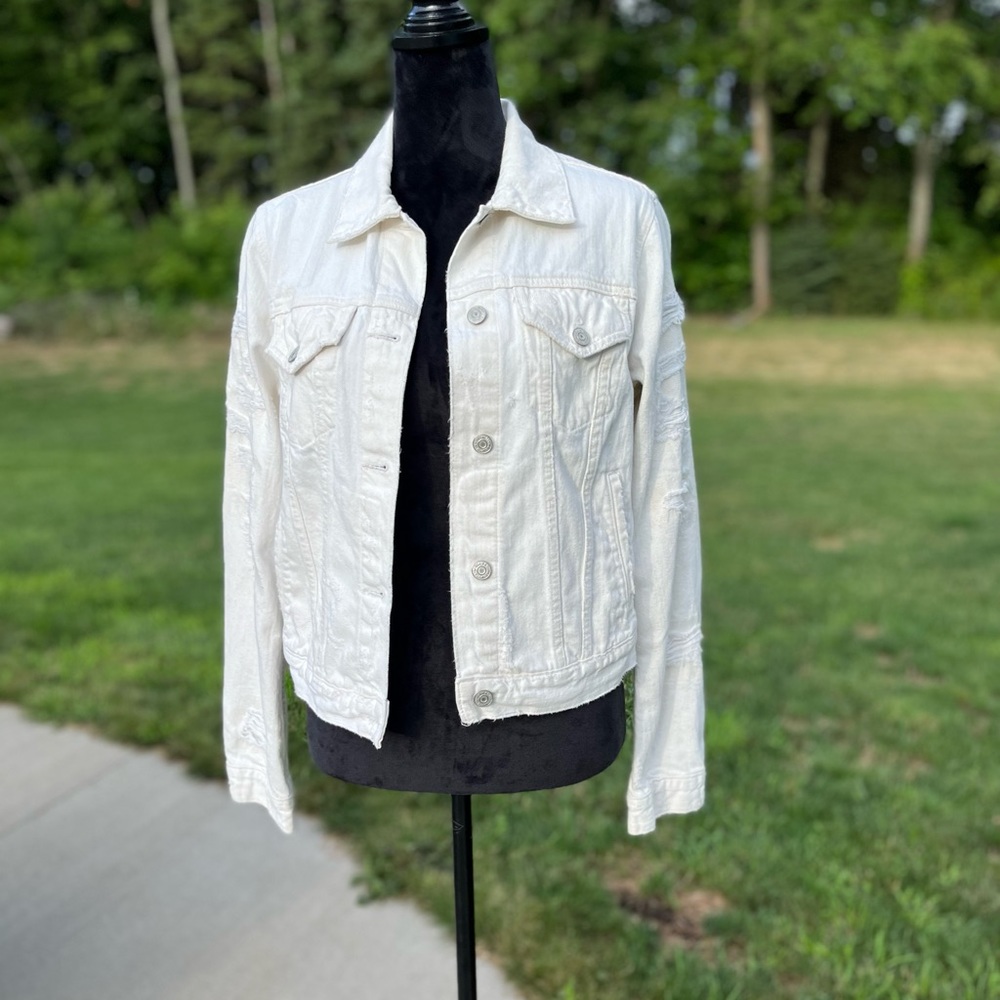 Ralph Lauren Denim & Supply white denim jacket. Women’s size M.